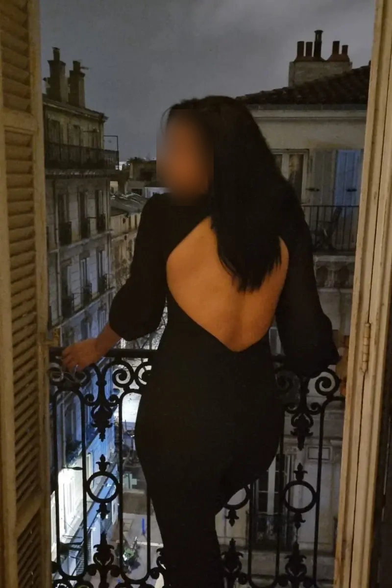 Curieuse d'expériences coquines